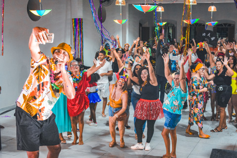 Prefeito de Alcobaça, Zico, reinaugura a Casa da Cultura com baile à fantasia