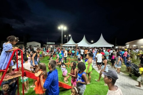 Zico de Baiato Celebra Junto a Mais de Quatro Mil Apoiadores a Inauguração da Nova Praça no Bairro Zezinho, Distrito de São José, Alcobaça