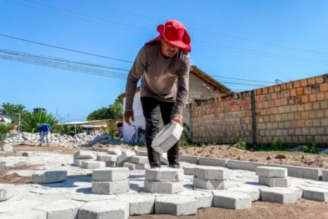 Prefeitura de Prado inicia obras de calçamento no bairro Portal do Prado