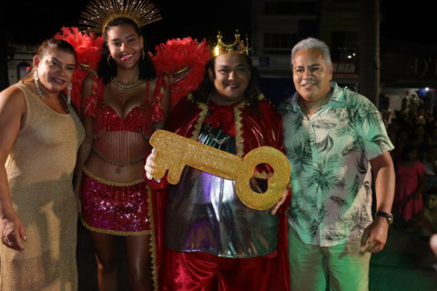 A entrega das chaves da cidade ao Rei Momo marca a abertura do carnaval 2025 de Alcobaça