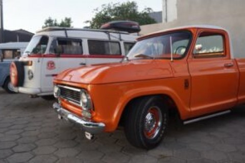 Caravelas realizou segundo encontro de carros antigos na Rua do Porto