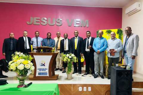 Dr. Ailton prestigia posse do Pastor Valmir em cerimônia solene