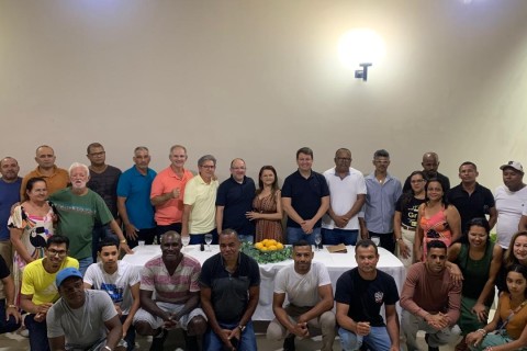 Dr. Ailton Amorim recebe Dr. Marcelo Emerenciano, assessor especial do ministro da Casa Civil, em encontro com lideranças comunitárias para debater demandas e desenvolvimento regional