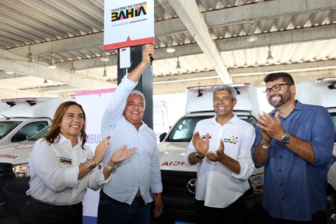 Governo entrega 23 novas ambulâncias e equipamentos de saúde
