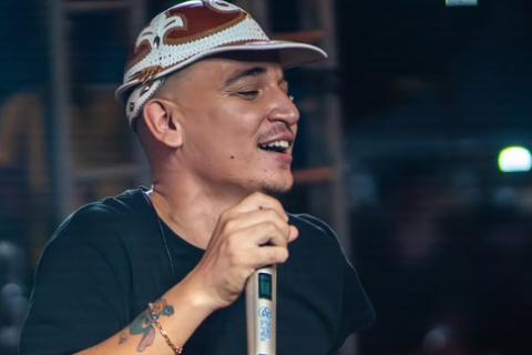 Show de João Gomes reúne multidão em Prado durante o Réveillon 2026