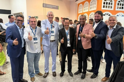 Prefeitos do Extremo Sul da Bahia participam do 8º Encontro de Prefeitos em Salvador