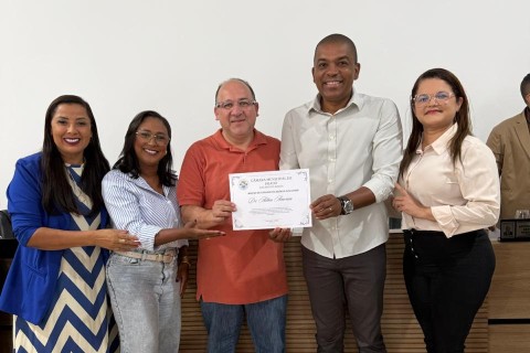Dr. Ailton Amorim é homenageado com Moção de Aplausos na Câmara Municipal de Prado