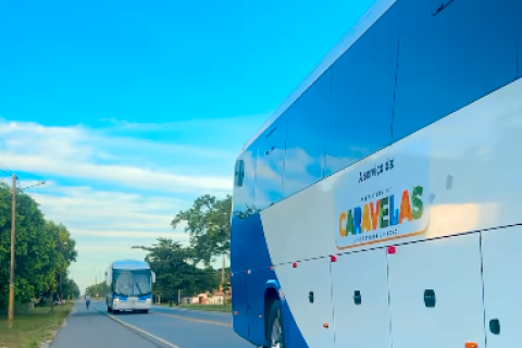 Prefeitura de Caravelas disponibiliza dois novos ônibus para o transporte universitário totalmente gratuito