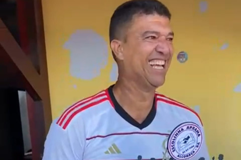 Zico  recebe festa surpresa dos pais e alunos da APRAMA