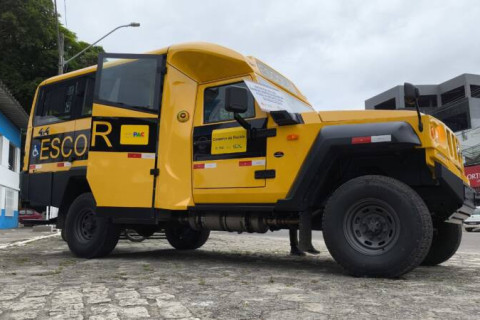 Teixeira de Freitas recebe ônibus escolar Agrale Marruá através do programa Caminho da Escola