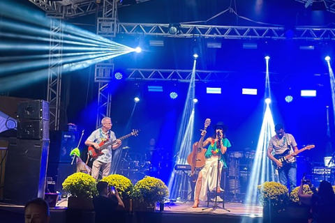 Jacarandá Country Club realiza Baile do Havaí 2025 com noite de música e clima tropical