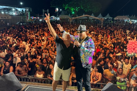 Carnaval de Alcobaça: Edson Gomes e Robyssão atraem multidão para a primeira noite do carnaval 2024 de Alcobaça