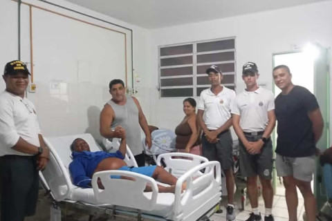 Após barco virar, pescador nada mais de 48h em busca de ajuda