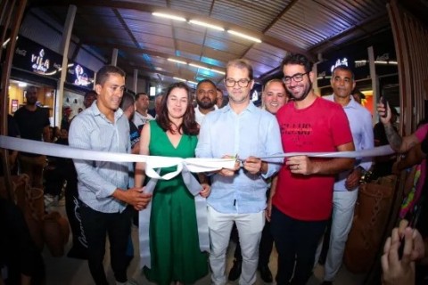 Prefeito Dr Marcelo Belitardo entrega Rua Coberta com Área Gourmet  à população de Teixeira de Freitas