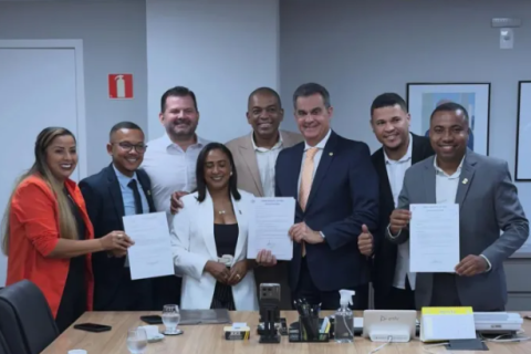 Prefeito de Prado busca investimentos em infraestrutura durante reunião na Seinfra
