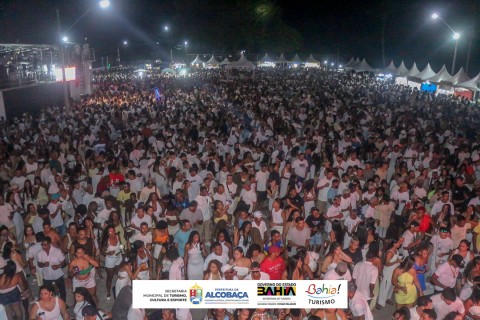 Réveillon de Alcobaça começa com festa vibrante e grande participação do público