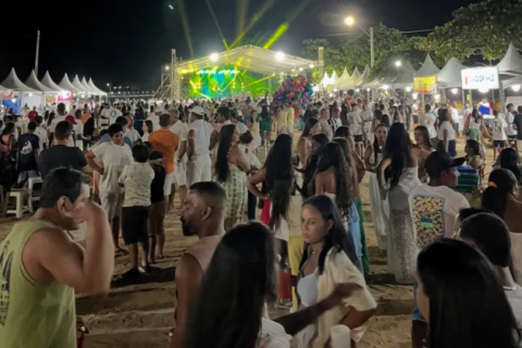 Réveillon de Nova Viçosa reúne multidão e marca início de 2026 com grande celebração