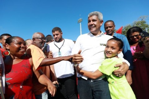 Jerônimo entrega obras de mobilidade, esporte e equipamentos de saúde em Alcobaça
