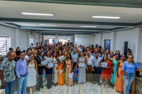 Tomam posse os diretores e vice-diretores das escolas municipais de Alcobaça