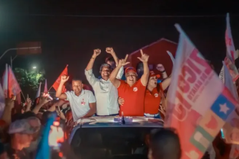 Grande caminhada do 13 mobiliza Alcobaça em apoio a reeleição de Zico de Baiato e Pipi do São José