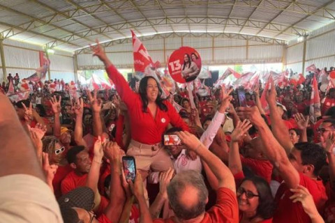 Em convenção Vaninha e Raquel Boa Morte são oficializadas como candidatas de Caravelas