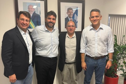 Dr. Ailton participa de reunião em Salvador para discutir novos investimentos e melhorias para Alcobaça