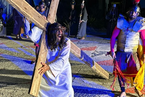 Milhares de pessoas assistem ao grande espetáculo da Paixão de Cristo em Alcobaça