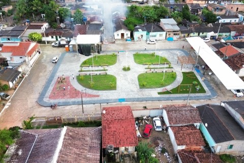 Em momento histórico, Prefeitura de Alcobaça entrega nova praça para a comunidade de Pouso Alegre